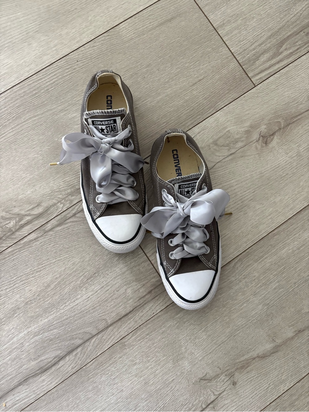 Converse Sz 7 Low-Top Sneakers in Taupe and White with Satin Ribbon Laces
